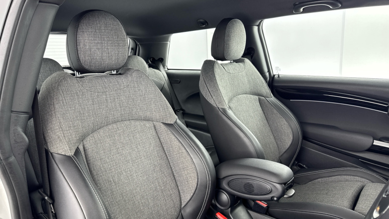 MINI Hatchback 135kW Cooper S Level 2 33kWh 3dr Auto Electric Hatchback